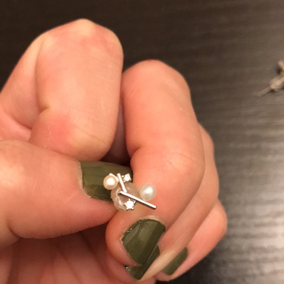 Silver and pearl studs - Picture 1 of 2